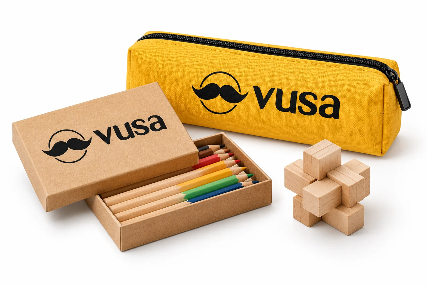 Gadżety szkolne i zabawki z logo VUSA bez sloganu — wizualizacja produktów